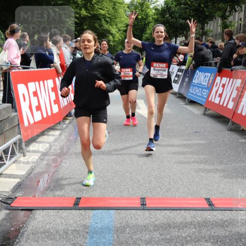 14.06.2026 - REWE Women's Run Strokosch-Dieckow http://msf.ph/oto/9773418 14.06.2026 10:54:39 Ziel 5051, 5434, 5516, 5715, 10728 meine-sportfotos.de