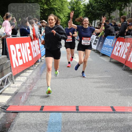 14.06.2026 - REWE Women's Run Strokosch-Dieckow http://msf.ph/oto/9773440 14.06.2026 10:54:38 Ziel 5051, 5434, 5516, 5715, 10728 meine-sportfotos.de