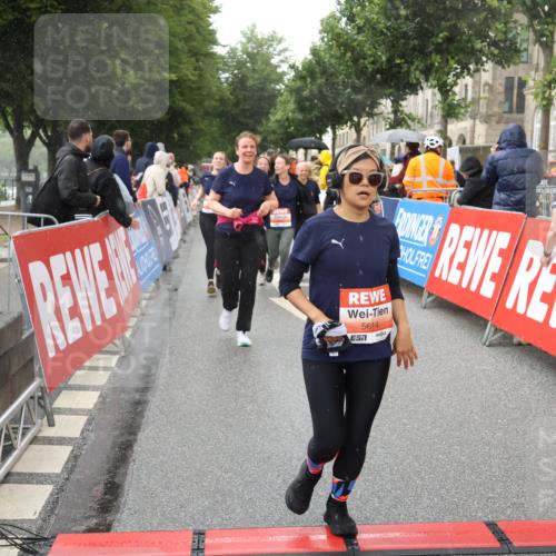 14.06.2026 - REWE Women's Run Strokosch-Dieckow http://msf.ph/oto/9773454 14.06.2026 11:08:50 Ziel 5186, 5187, 5224, 5232, 5235, 5318, 5413, 5593, 5596, 5614, 5758, 5779, 6014 meine-sportfotos.de