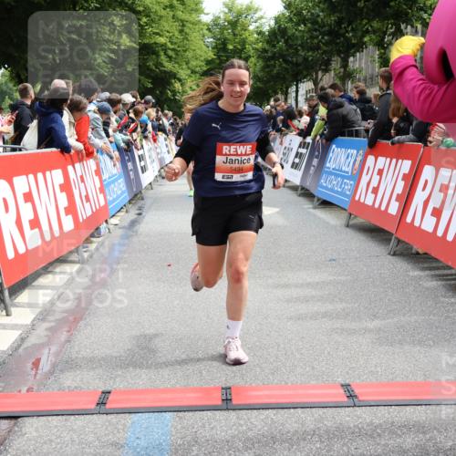 14.06.2026 - REWE Women's Run Strokosch-Dieckow http://msf.ph/oto/9773464 14.06.2026 10:54:36 Ziel 5051, 5380, 5434, 5516, 5715, 10728 meine-sportfotos.de