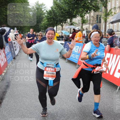 14.06.2026 - REWE Women's Run Strokosch-Dieckow http://msf.ph/oto/9773486 14.06.2026 11:08:47 Ziel 5224, 5235, 5413, 5414, 5596, 5614, 5779 meine-sportfotos.de