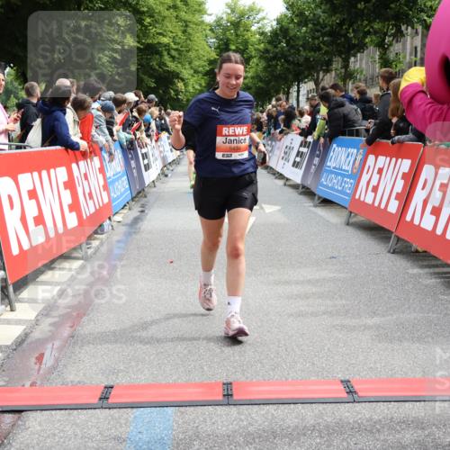 14.06.2026 - REWE Women's Run Strokosch-Dieckow http://msf.ph/oto/9773489 14.06.2026 10:54:36 Ziel 5051, 5380, 5434, 5516, 5715, 10728 meine-sportfotos.de