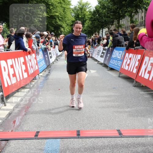 14.06.2026 - REWE Women's Run Strokosch-Dieckow http://msf.ph/oto/9773501 14.06.2026 10:54:36 Ziel 5051, 5380, 5434, 5516, 5715, 10728 meine-sportfotos.de
