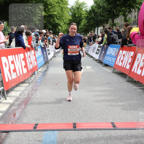 14.06.2026 - REWE Women's Run Strokosch-Dieckow http://msf.ph/oto/9773513 14.06.2026 10:54:36 Ziel 5051, 5380, 5434, 5516, 5715, 10728 meine-sportfotos.de