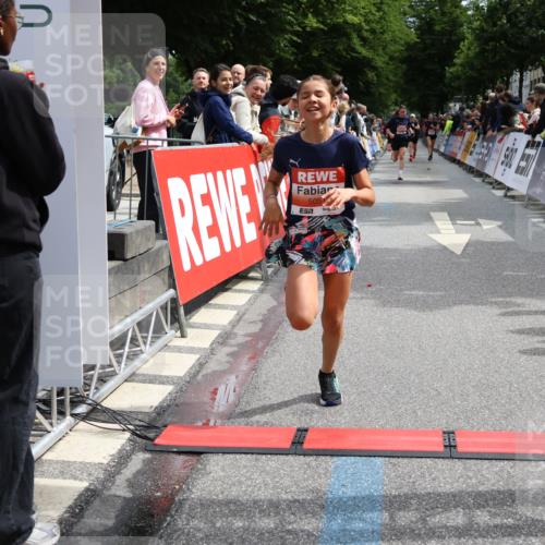 14.06.2026 - REWE Women's Run Strokosch-Dieckow http://msf.ph/oto/9773556 14.06.2026 10:54:31 Ziel 5051, 5380 meine-sportfotos.de