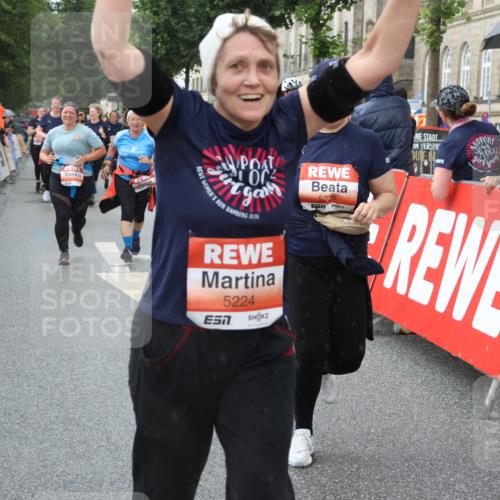 14.06.2026 - REWE Women's Run Strokosch-Dieckow http://msf.ph/oto/9773560 14.06.2026 11:08:45 Ziel 5224, 5235, 5413, 5414, 5596, 5779, 5852, 5994 meine-sportfotos.de