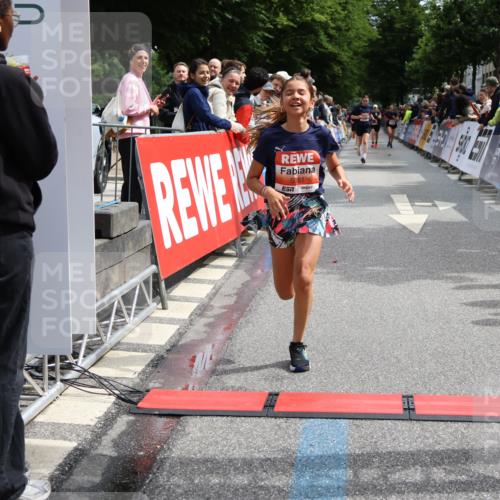 14.06.2026 - REWE Women's Run Strokosch-Dieckow http://msf.ph/oto/9773569 14.06.2026 10:54:31 Ziel 5051, 5380 meine-sportfotos.de