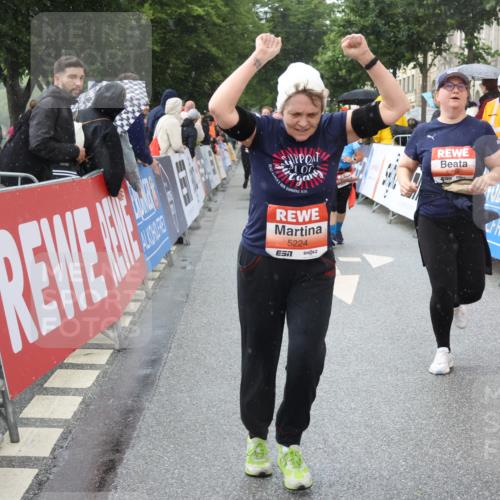 14.06.2026 - REWE Women's Run Strokosch-Dieckow http://msf.ph/oto/9773580 14.06.2026 11:08:44 Ziel 5224, 5235, 5413, 5414, 5596, 5779, 5851, 5852, 5994 meine-sportfotos.de