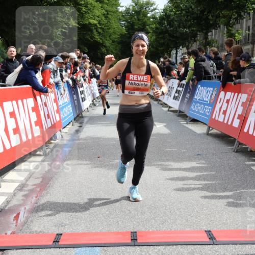 14.06.2026 - REWE Women's Run Strokosch-Dieckow http://msf.ph/oto/9773630 14.06.2026 10:54:29 Ziel 5051, 5380 meine-sportfotos.de