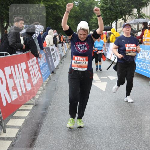 14.06.2026 - REWE Women's Run Strokosch-Dieckow http://msf.ph/oto/9773637 14.06.2026 11:08:44 Ziel 5224, 5235, 5413, 5414, 5596, 5779, 5851, 5852, 5994 meine-sportfotos.de