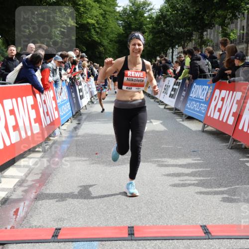 14.06.2026 - REWE Women's Run Strokosch-Dieckow http://msf.ph/oto/9773641 14.06.2026 10:54:29 Ziel 5051, 5380 meine-sportfotos.de