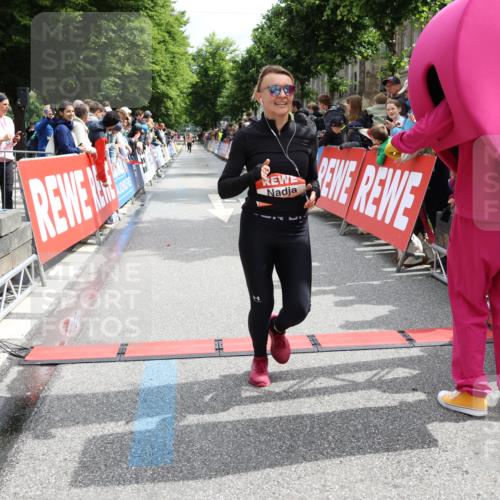 14.06.2026 - REWE Women's Run Strokosch-Dieckow http://msf.ph/oto/9773666 14.06.2026 10:54:16 Ziel 5477, 5652 meine-sportfotos.de
