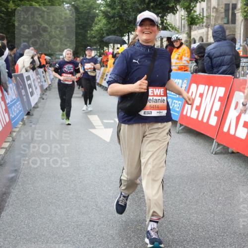14.06.2026 - REWE Women's Run Strokosch-Dieckow http://msf.ph/oto/9773670 14.06.2026 11:08:41 Ziel 5224, 5235, 5414, 5596, 5851, 5852, 5994 meine-sportfotos.de