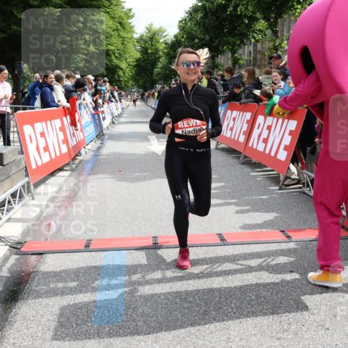 14.06.2026 - REWE Women's Run Strokosch-Dieckow http://msf.ph/oto/9773678 14.06.2026 10:54:16 Ziel 5477, 5652 meine-sportfotos.de
