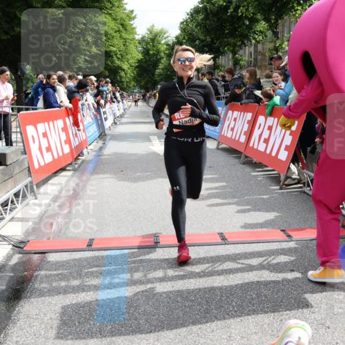 14.06.2026 - REWE Women's Run Strokosch-Dieckow http://msf.ph/oto/9773690 14.06.2026 10:54:16 Ziel 5477, 5652 meine-sportfotos.de