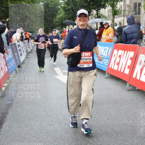 14.06.2026 - REWE Women's Run Strokosch-Dieckow http://msf.ph/oto/9773691 14.06.2026 11:08:41 Ziel 5224, 5235, 5414, 5596, 5851, 5852, 5994 meine-sportfotos.de