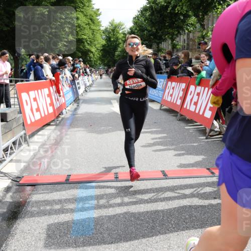 14.06.2026 - REWE Women's Run Strokosch-Dieckow http://msf.ph/oto/9773699 14.06.2026 10:54:16 Ziel 5477, 5652 meine-sportfotos.de