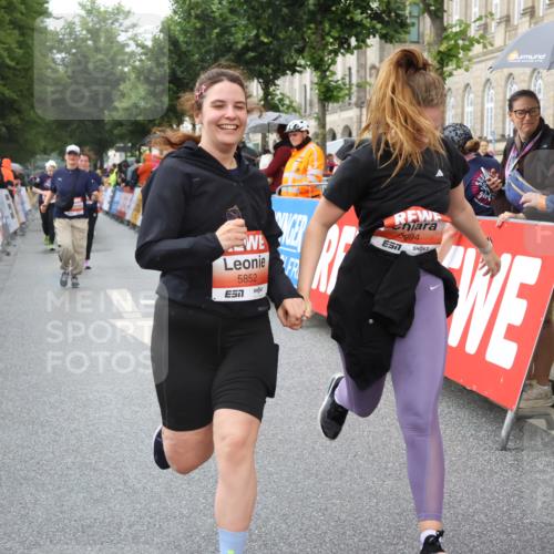 14.06.2026 - REWE Women's Run Strokosch-Dieckow http://msf.ph/oto/9773700 14.06.2026 11:08:37 Ziel 5175, 5296, 5411, 5414, 5459, 5851, 5852, 5875, 5900, 5931, 5949, 5994 meine-sportfotos.de
