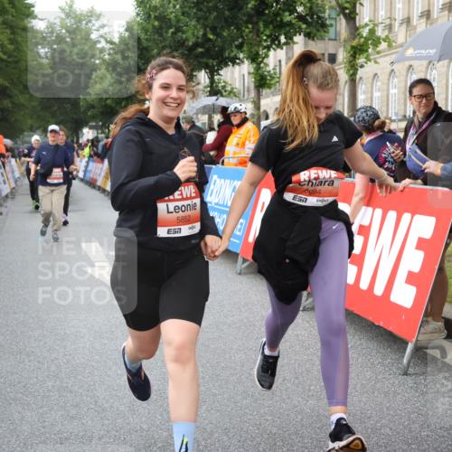 14.06.2026 - REWE Women's Run Strokosch-Dieckow http://msf.ph/oto/9773709 14.06.2026 11:08:37 Ziel 5175, 5296, 5411, 5414, 5459, 5851, 5852, 5875, 5900, 5931, 5949, 5994 meine-sportfotos.de