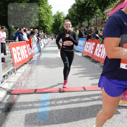14.06.2026 - REWE Women's Run Strokosch-Dieckow http://msf.ph/oto/9773710 14.06.2026 10:54:16 Ziel 5477, 5652 meine-sportfotos.de