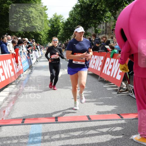 14.06.2026 - REWE Women's Run Strokosch-Dieckow http://msf.ph/oto/9773721 14.06.2026 10:54:15 Ziel 5477, 5652 meine-sportfotos.de