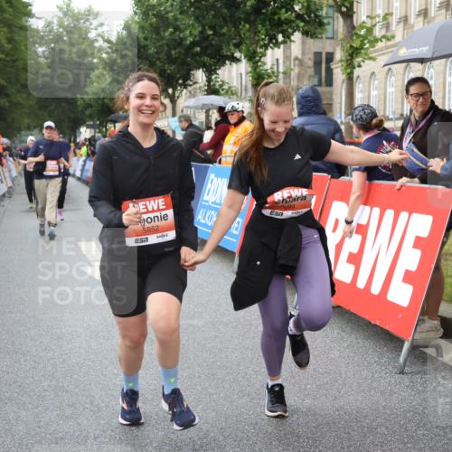 14.06.2026 - REWE Women's Run Strokosch-Dieckow http://msf.ph/oto/9773728 14.06.2026 11:08:37 Ziel 5175, 5296, 5411, 5414, 5459, 5851, 5852, 5875, 5900, 5931, 5949, 5994 meine-sportfotos.de
