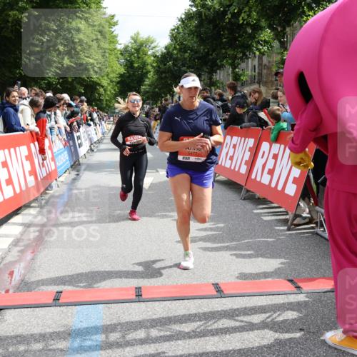 14.06.2026 - REWE Women's Run Strokosch-Dieckow http://msf.ph/oto/9773733 14.06.2026 10:54:15 Ziel 5477, 5652 meine-sportfotos.de