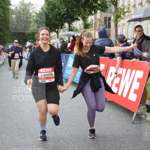 14.06.2026 - REWE Women's Run Strokosch-Dieckow http://msf.ph/oto/9773739 14.06.2026 11:08:37 Ziel 5175, 5296, 5411, 5414, 5459, 5851, 5852, 5875, 5900, 5931, 5949, 5994 meine-sportfotos.de