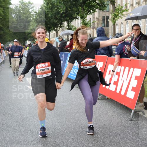 14.06.2026 - REWE Women's Run Strokosch-Dieckow http://msf.ph/oto/9773749 14.06.2026 11:08:37 Ziel 5175, 5296, 5411, 5414, 5459, 5851, 5852, 5875, 5900, 5931, 5949, 5994 meine-sportfotos.de