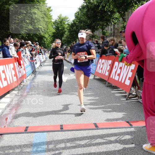 14.06.2026 - REWE Women's Run Strokosch-Dieckow http://msf.ph/oto/9773756 14.06.2026 10:54:15 Ziel 5477, 5652 meine-sportfotos.de