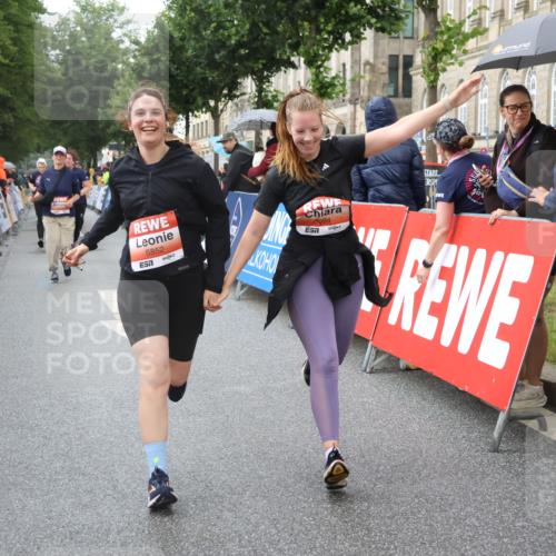 14.06.2026 - REWE Women's Run Strokosch-Dieckow http://msf.ph/oto/9773758 14.06.2026 11:08:37 Ziel 5175, 5296, 5411, 5414, 5459, 5851, 5852, 5875, 5900, 5931, 5949, 5994 meine-sportfotos.de
