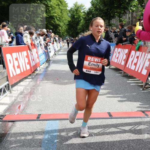 14.06.2026 - REWE Women's Run Strokosch-Dieckow http://msf.ph/oto/9773771 14.06.2026 10:54:06 Ziel 5164, 5860, 5975 meine-sportfotos.de