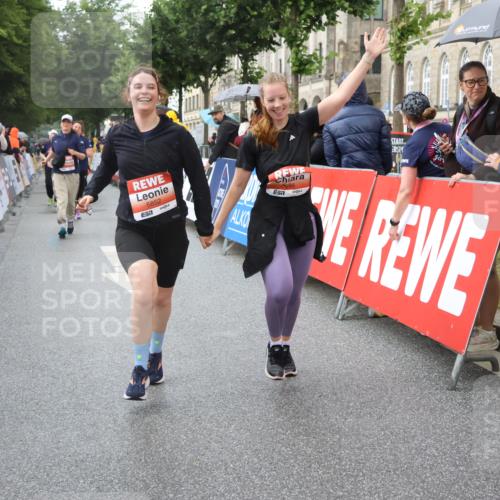14.06.2026 - REWE Women's Run Strokosch-Dieckow http://msf.ph/oto/9773777 14.06.2026 11:08:36 Ziel 5175, 5296, 5411, 5459, 5851, 5852, 5875, 5900, 5931, 5949, 5994 meine-sportfotos.de