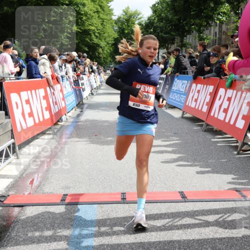 14.06.2026 - REWE Women's Run Strokosch-Dieckow http://msf.ph/oto/9773791 14.06.2026 10:54:06 Ziel 5164, 5860, 5975 meine-sportfotos.de