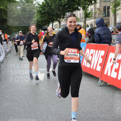 14.06.2026 - REWE Women's Run Strokosch-Dieckow http://msf.ph/oto/9773796 14.06.2026 11:08:35 Ziel 5175, 5296, 5411, 5459, 5851, 5852, 5875, 5900, 5931, 5949, 5994 meine-sportfotos.de