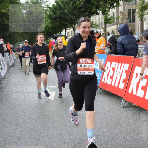 14.06.2026 - REWE Women's Run Strokosch-Dieckow http://msf.ph/oto/9773806 14.06.2026 11:08:35 Ziel 5175, 5296, 5411, 5459, 5851, 5852, 5875, 5900, 5931, 5949, 5994 meine-sportfotos.de