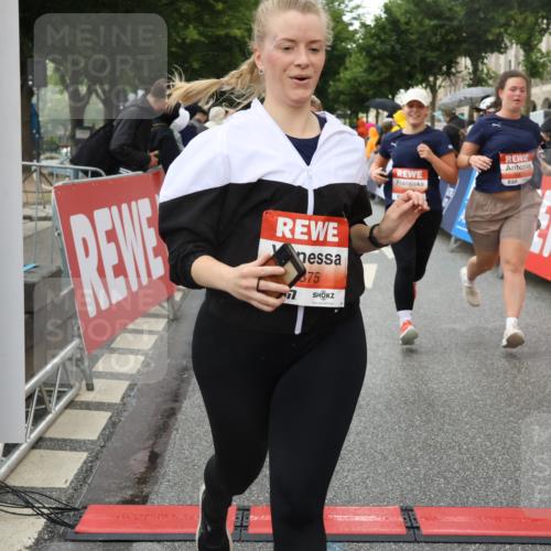 14.06.2026 - REWE Women's Run Strokosch-Dieckow http://msf.ph/oto/9773833 14.06.2026 11:08:31 Ziel 5175, 5253, 5296, 5411, 5459, 5597, 5807, 5875, 5900, 5931, 5949 meine-sportfotos.de
