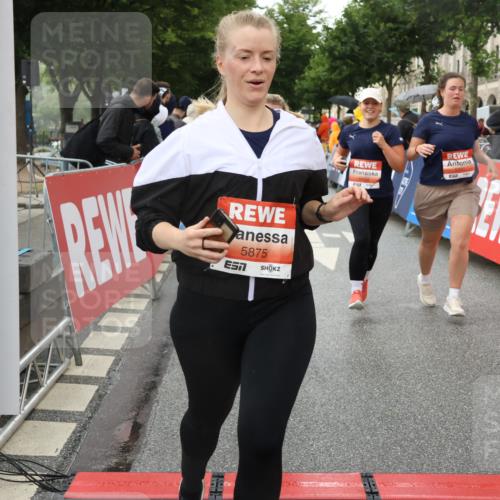 14.06.2026 - REWE Women's Run Strokosch-Dieckow http://msf.ph/oto/9773842 14.06.2026 11:08:31 Ziel 5175, 5253, 5296, 5411, 5459, 5597, 5807, 5875, 5900, 5931, 5949 meine-sportfotos.de