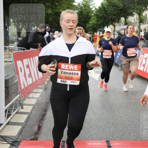 14.06.2026 - REWE Women's Run Strokosch-Dieckow http://msf.ph/oto/9773850 14.06.2026 11:08:31 Ziel 5175, 5253, 5296, 5411, 5459, 5597, 5807, 5875, 5900, 5931, 5949 meine-sportfotos.de