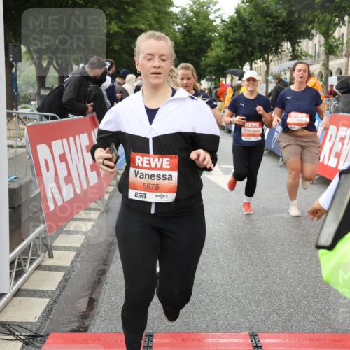 14.06.2026 - REWE Women's Run Strokosch-Dieckow http://msf.ph/oto/9773861 14.06.2026 11:08:31 Ziel 5175, 5253, 5296, 5411, 5459, 5597, 5807, 5875, 5900, 5931, 5949 meine-sportfotos.de