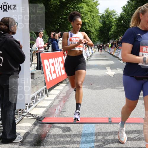 14.06.2026 - REWE Women's Run Strokosch-Dieckow http://msf.ph/oto/9773885 14.06.2026 10:53:59 Ziel 5164, 5975 meine-sportfotos.de