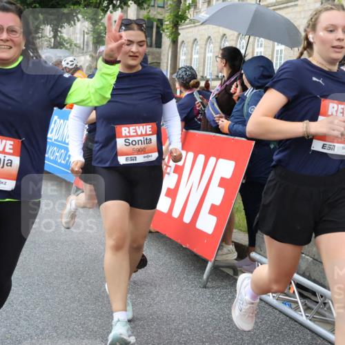 14.06.2026 - REWE Women's Run Strokosch-Dieckow http://msf.ph/oto/9773886 14.06.2026 11:08:30 Ziel 5175, 5253, 5296, 5411, 5459, 5597, 5807, 5875, 5900, 5931, 5949 meine-sportfotos.de