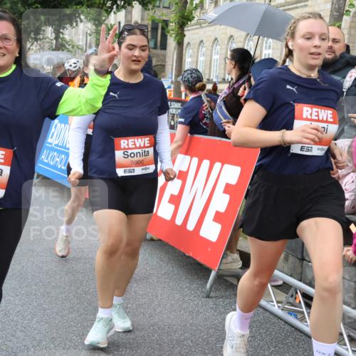 14.06.2026 - REWE Women's Run Strokosch-Dieckow http://msf.ph/oto/9773895 14.06.2026 11:08:30 Ziel 5175, 5253, 5296, 5411, 5459, 5597, 5807, 5875, 5900, 5931, 5949 meine-sportfotos.de