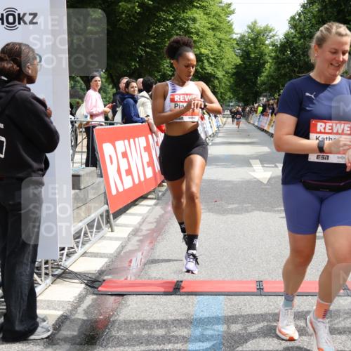 14.06.2026 - REWE Women's Run Strokosch-Dieckow http://msf.ph/oto/9773897 14.06.2026 10:53:59 Ziel 5164, 5975 meine-sportfotos.de