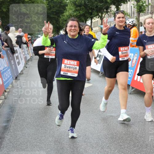 14.06.2026 - REWE Women's Run Strokosch-Dieckow http://msf.ph/oto/9773913 14.06.2026 11:08:29 Ziel 5175, 5201, 5253, 5296, 5411, 5459, 5597, 5807, 5875, 5900, 5931, 5949 meine-sportfotos.de