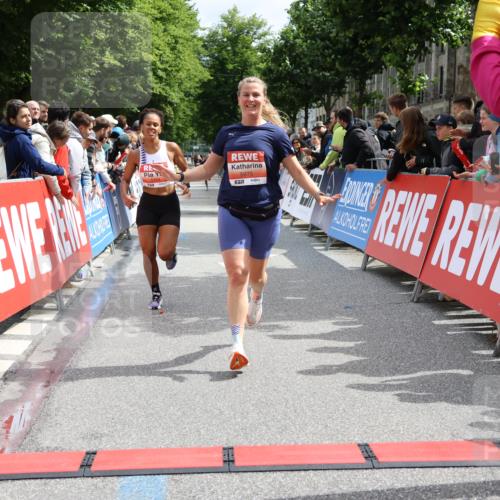 14.06.2026 - REWE Women's Run Strokosch-Dieckow http://msf.ph/oto/9773944 14.06.2026 10:53:59 Ziel 5164, 5975 meine-sportfotos.de