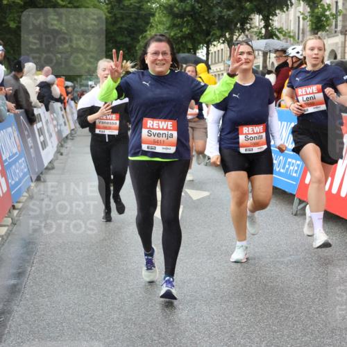 14.06.2026 - REWE Women's Run Strokosch-Dieckow http://msf.ph/oto/9773949 14.06.2026 11:08:29 Ziel 5175, 5201, 5253, 5296, 5411, 5459, 5597, 5807, 5875, 5900, 5931, 5949 meine-sportfotos.de