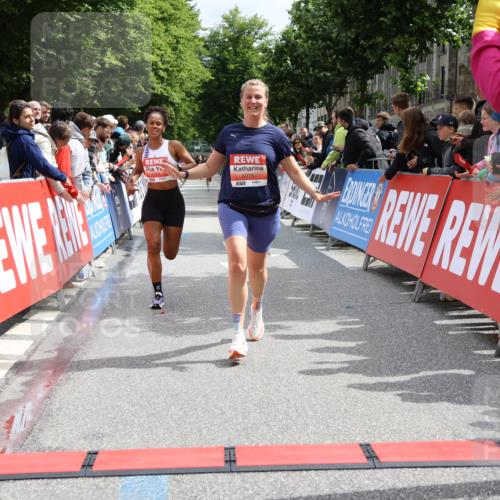 14.06.2026 - REWE Women's Run Strokosch-Dieckow http://msf.ph/oto/9773959 14.06.2026 10:53:58 Ziel 5164, 5975 meine-sportfotos.de