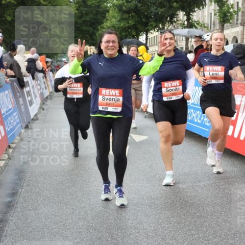 14.06.2026 - REWE Women's Run Strokosch-Dieckow http://msf.ph/oto/9773962 14.06.2026 11:08:29 Ziel 5175, 5201, 5253, 5296, 5411, 5459, 5597, 5807, 5875, 5900, 5931, 5949 meine-sportfotos.de