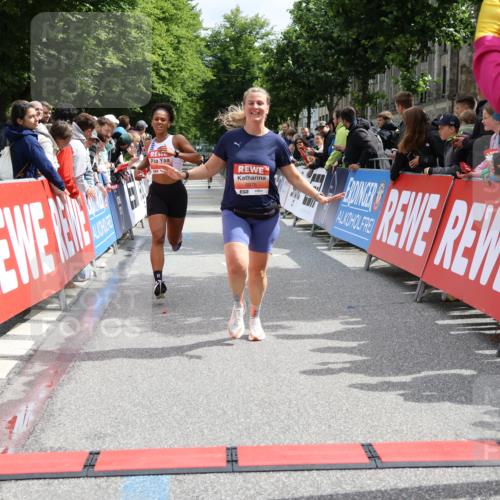 14.06.2026 - REWE Women's Run Strokosch-Dieckow http://msf.ph/oto/9773974 14.06.2026 10:53:58 Ziel 5164, 5975 meine-sportfotos.de